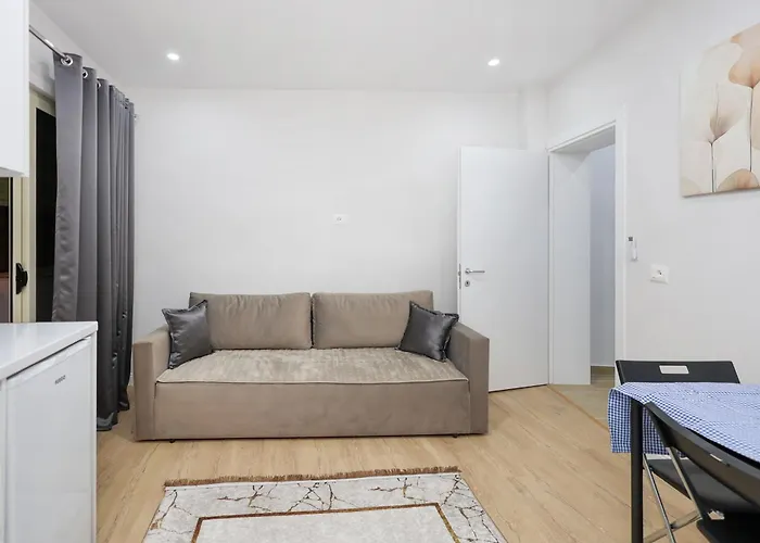Sylari 1 Center Apartment